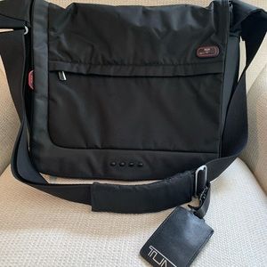 Tumi T-Tech Large Messenger Bag 5112D